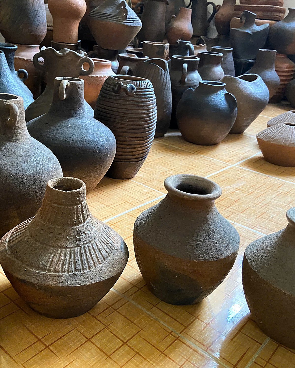 Ảnh 2/3: chụp chung nhiều món gốm đất nung, chưa phải ảnh riêng của món này